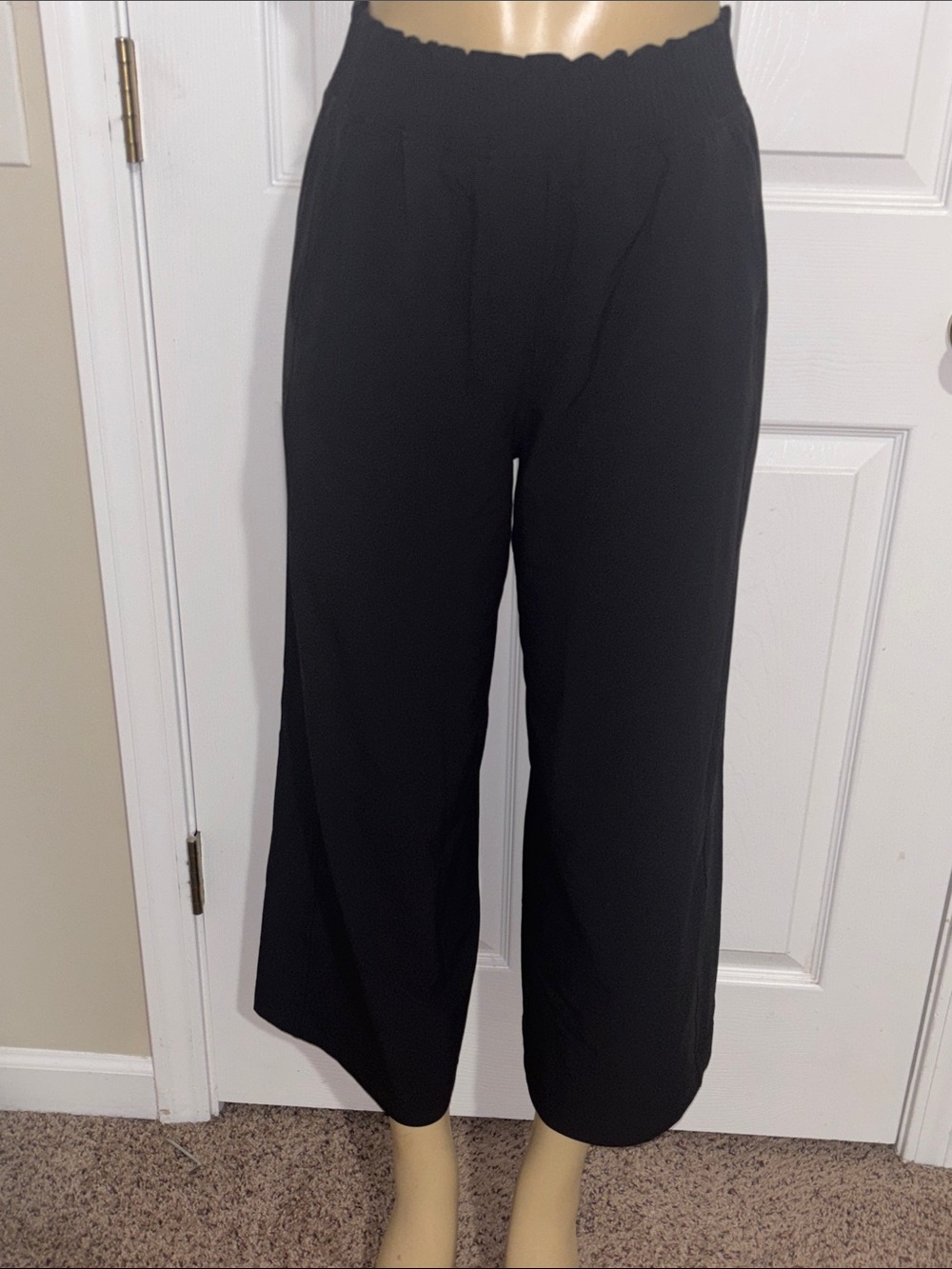 Lululemon Stretch Woven Ruffle-Waist Wide-Leg Cropped Pant - Picture 5 of 9